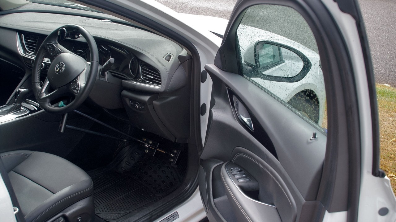 Dispositivi di guida a comando manuale